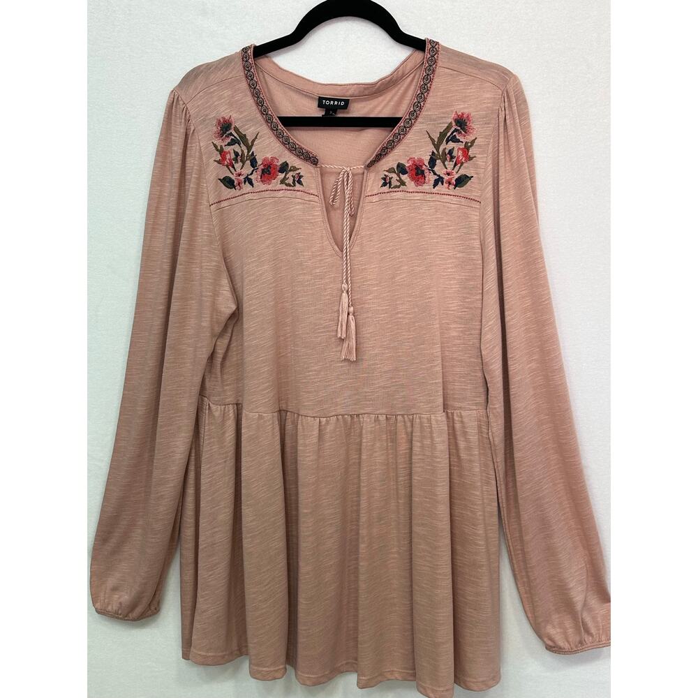 Torrid Pink Embroidered Babydoll Top Balloon Sleeve Tassel Tie V-Neck Size 2 - Picture 2 of 10
